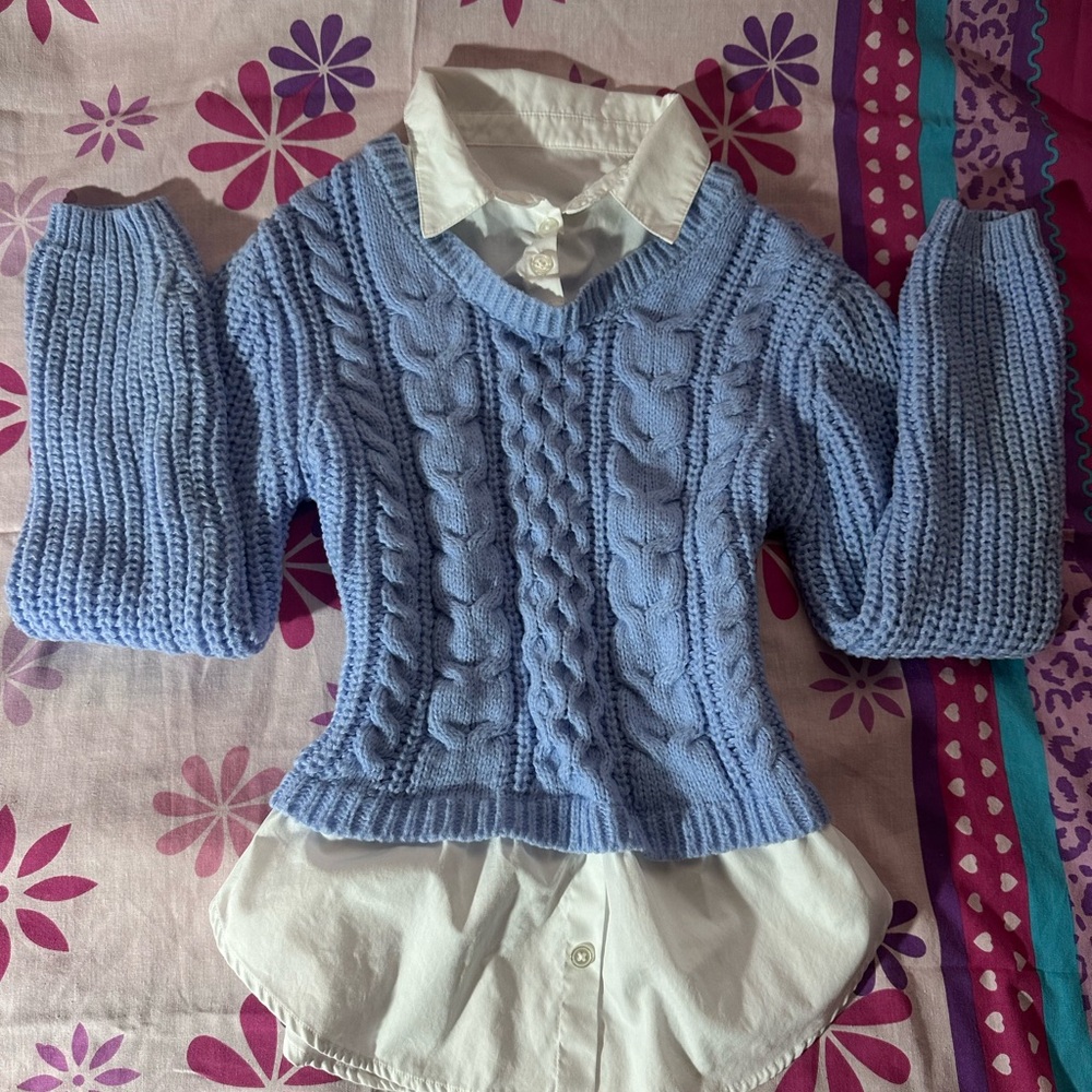 No Boundaries light blue knit sweater with white collar 💝.